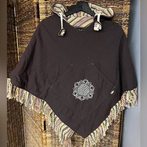 Virblatt- Reversible- Poncho, Brown embroidered, second side‎ rug like w/fringe
